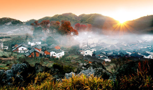 樹樹皆秋色，山山唯落暉